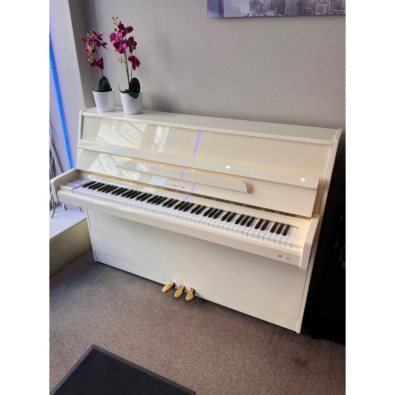 Piano droit d'occasion Samick JS043 blanc brillant