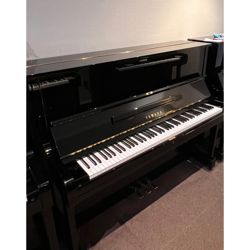 Piano d'occasion Yamaha U1 noir brillant