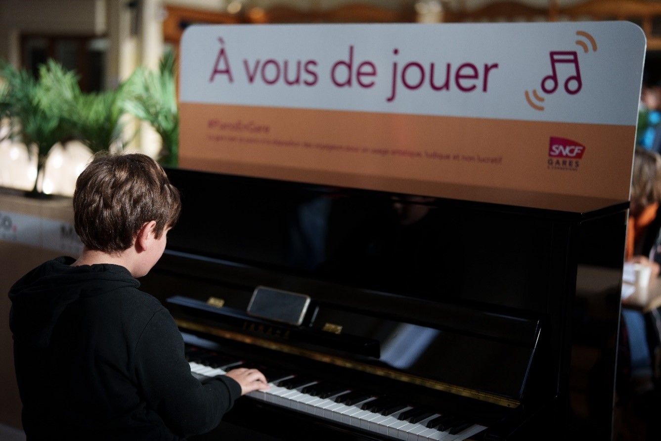 Pianos en gare